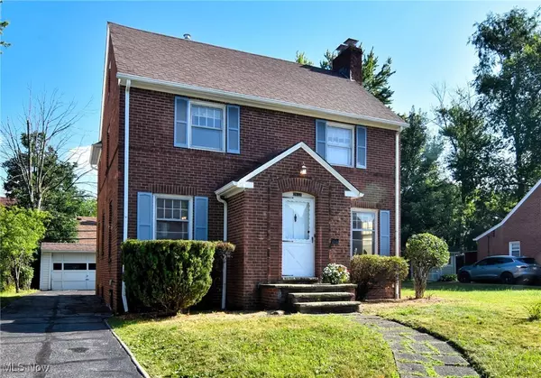 3637 Grosvenor RD,  Cleveland Heights,  OH 44118