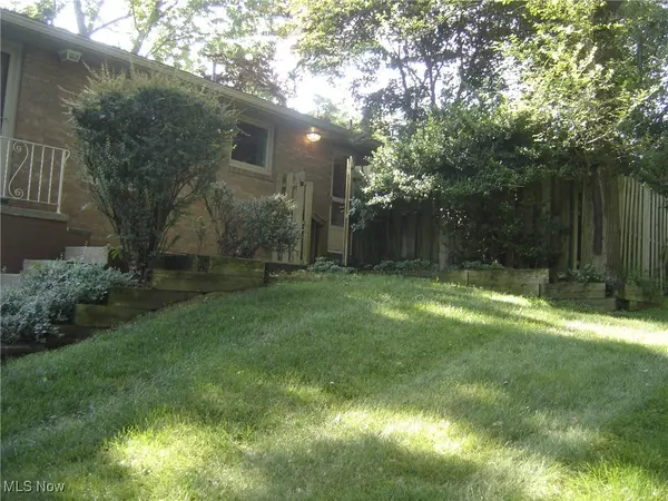 North Canton, OH 44720,1275 Janet AVE NW