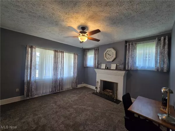 Williamstown, WV 26187,806 Columbia AVE