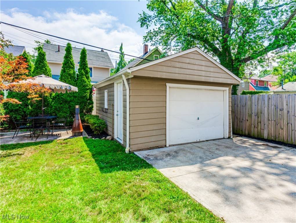 Lakewood, OH 44107,1233 Hall AVE
