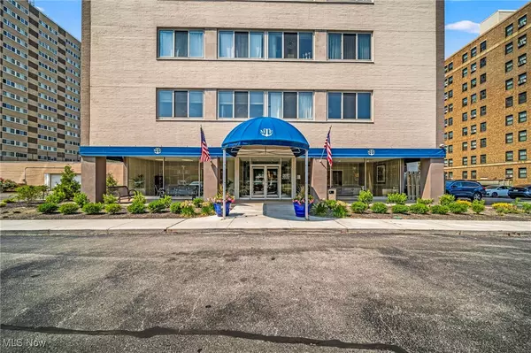 Lakewood, OH 44107,12520 Edgewater DR #210