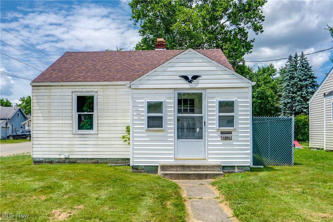 1901 Root AVE NE, Canton, OH 44705