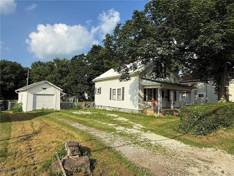 921 Trenton AVE, Uhrichsville, OH 44683