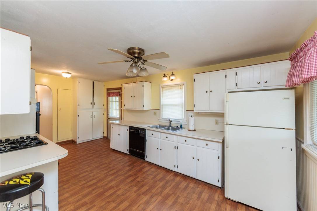 North Olmsted, OH 44070,6427 Mackenzie RD