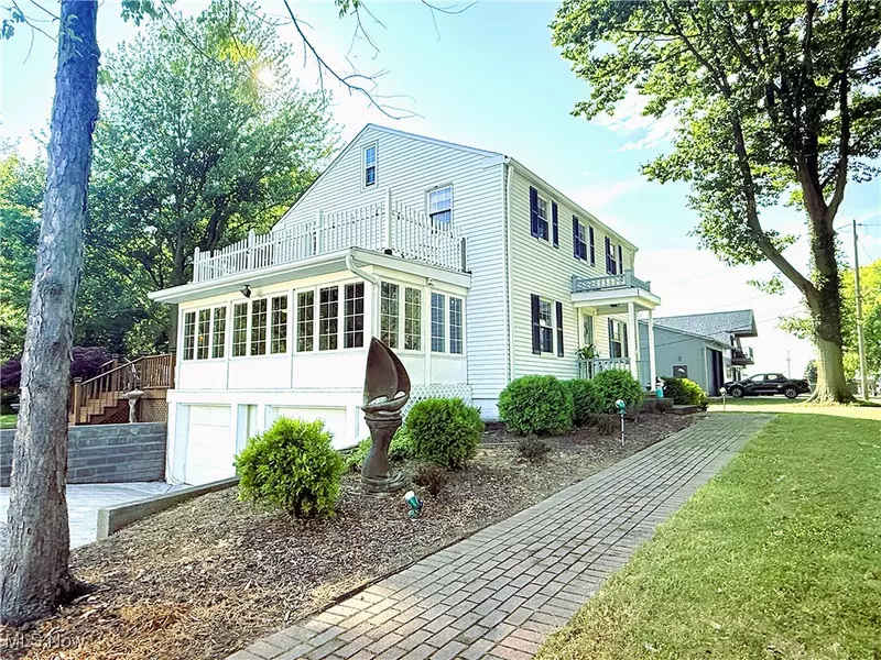 48 Admiral DR, Eastlake, OH 44095
