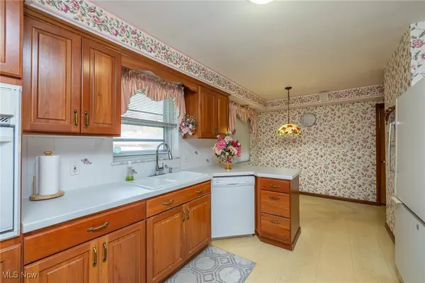 Fairview Park, OH 44126,4464 W 224th ST