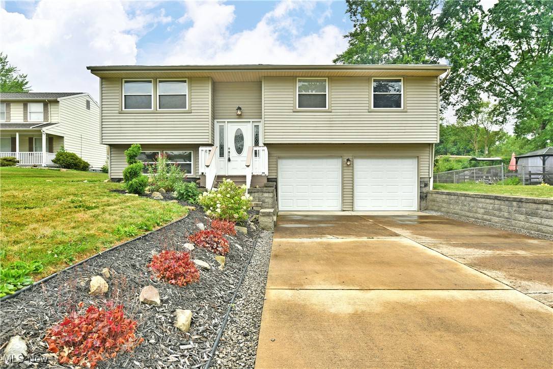 732 Laurelwood DR SE, Warren, OH 44484