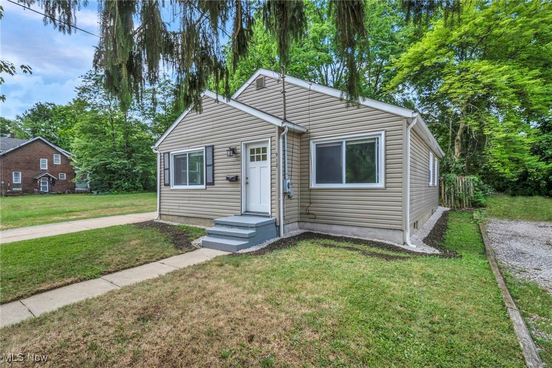 Akron, OH 44320,912 Peckham ST