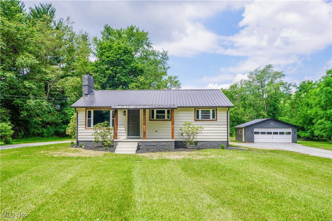 5589 Breezewood DR NE, Canton, OH 44705