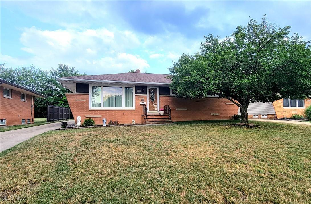 7277 Whitaker DR, Parma, OH 44130