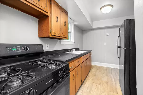 Cleveland, OH 44102,9702 Laird AVE