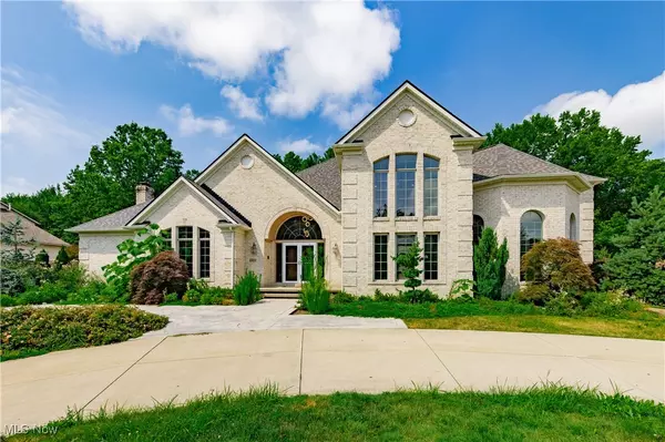 6213 Diana CT, Highland Heights, OH 44143