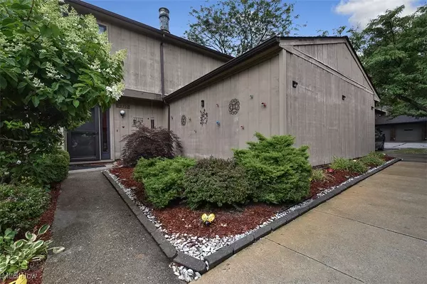 North Royalton, OH 44133,7332 Creekwood DR ##4B