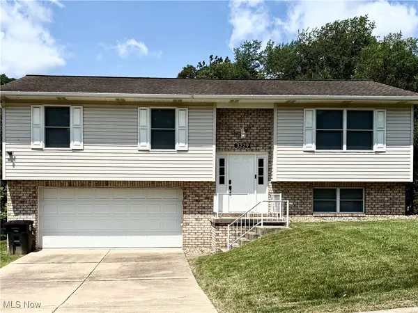 3229 Saint Charles DR, Steubenville, OH 43952