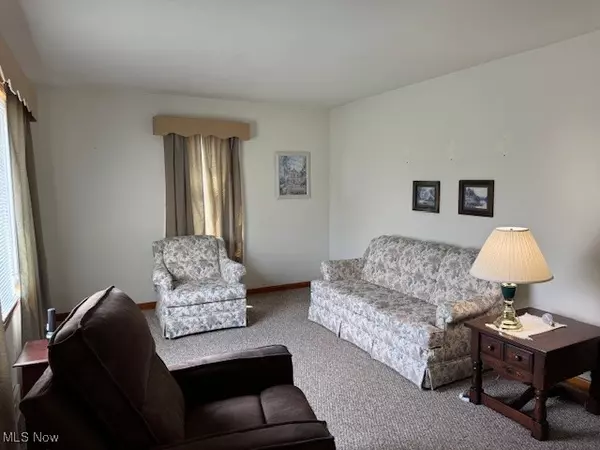 Struthers, OH 44471,241 Helena DR