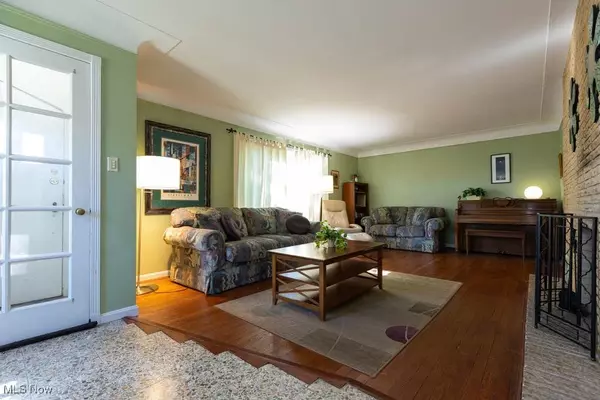 University Heights, OH 44118,2496 Milton RD