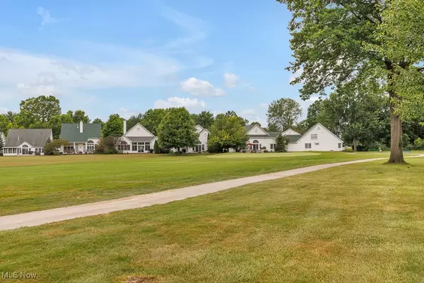 North Olmsted, OH 44070,375 Vista CIR #23C