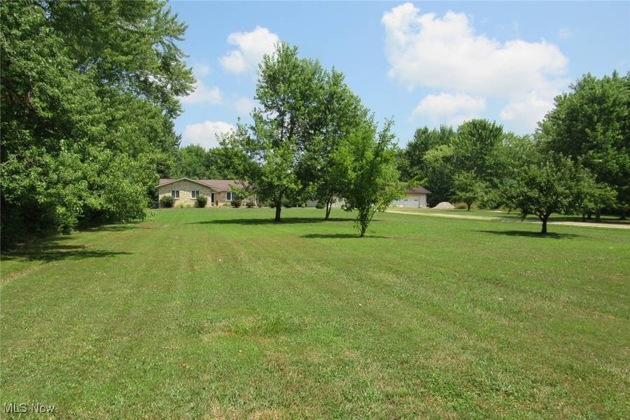 1372 Harpersfield RD, Geneva, OH 44041