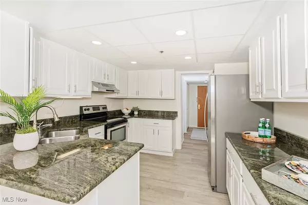 Mayfield Heights, OH 44124,120 Fox Hollow DR #304B