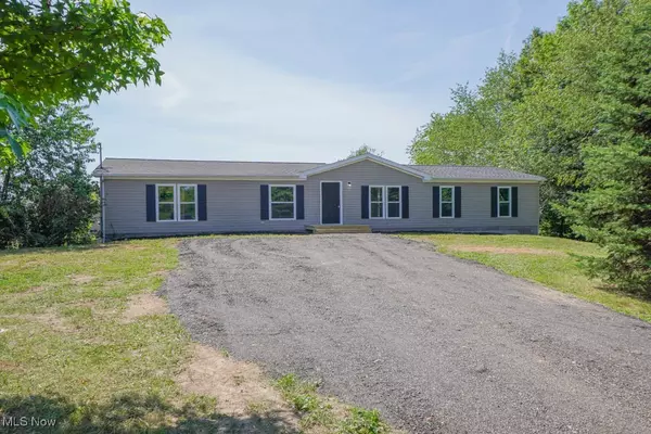 4611 Parks AVE NE, Louisville, OH 44641