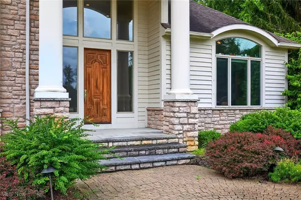 Chagrin Falls, OH 44023,18100 Hawksmoor WAY