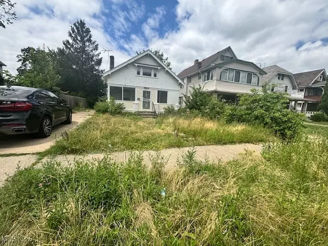 Cleveland, OH 44120,3320 E 135th ST