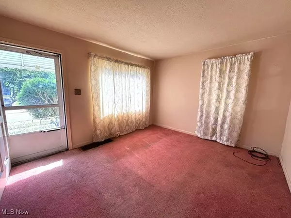 Akron, OH 44306,560 Massillon RD