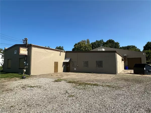 826 Cleveland RD, Ravenna, OH 44266