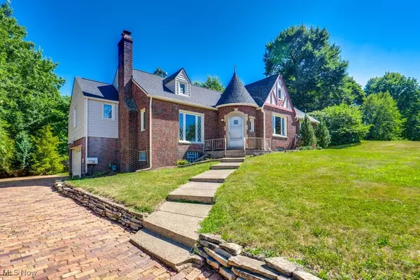 Canton, OH 44709,3153 Landscape CIR NW