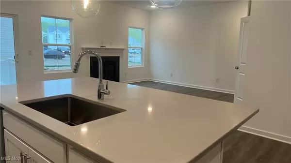 Elyria, OH 44035,822 Meadow Lake DR