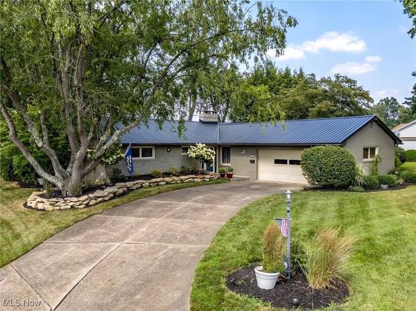 701 Edgewood ST SE, North Canton, OH 44720
