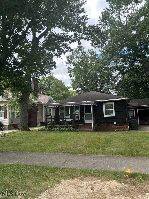 575 W Glendale ST, Bedford, OH 44146