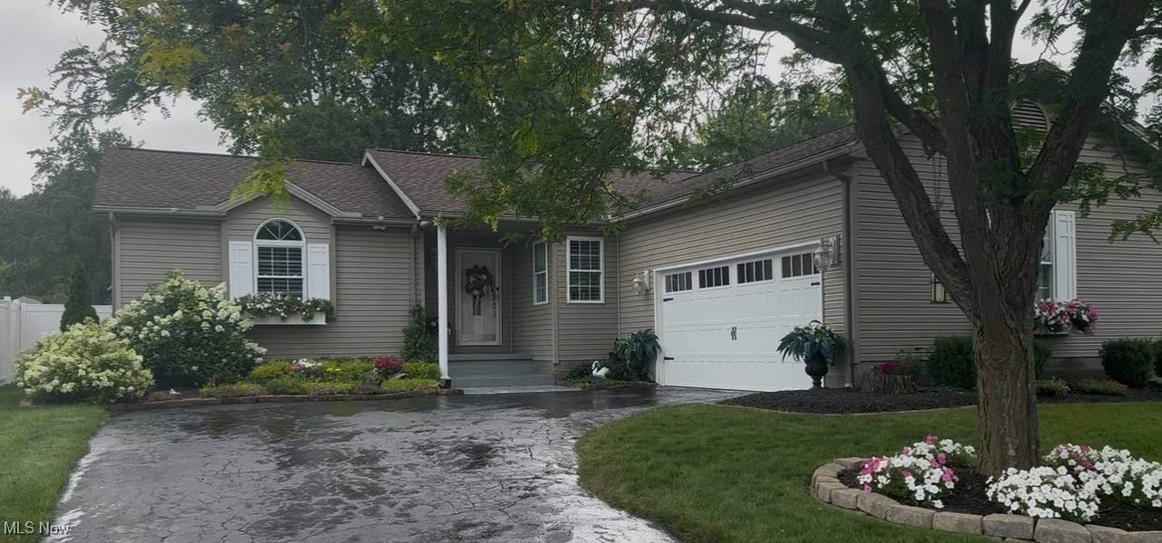 1995 Fox Chase DR, Youngstown, OH 44515