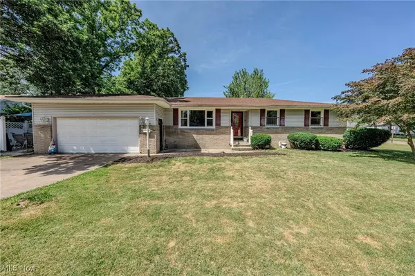 2735 Larkmoor ST, Lorain, OH 44052