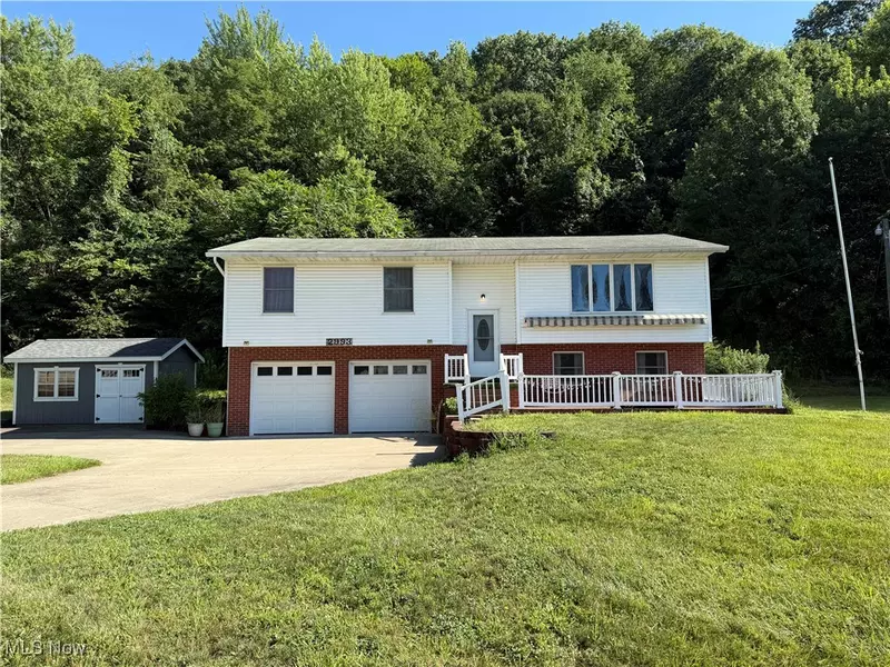 2993 Brightwood RD SE, New Philadelphia, OH 44663