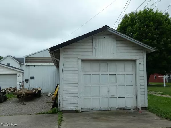 Coshocton, OH 43812,914 S Lawn AVE