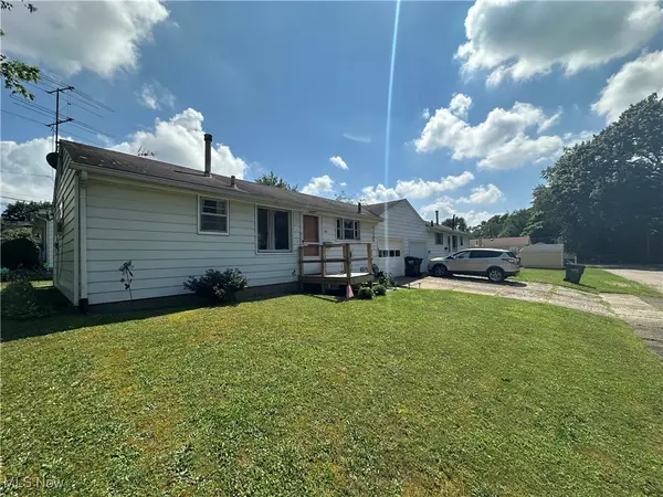 512 Harrison ST, Louisville, OH 44641