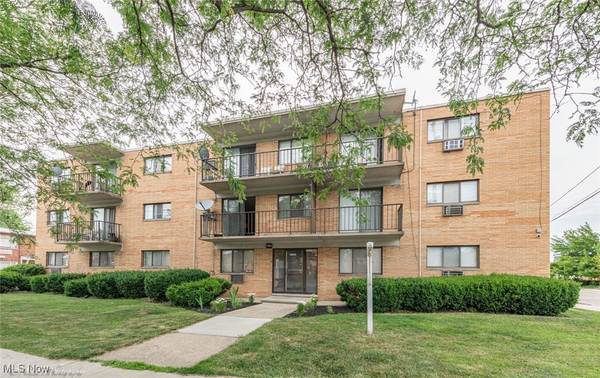 17901 Lake Shore BLVD, Cleveland, OH 44119