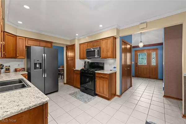 Olmsted Falls, OH 44138,8303 Bradfords Gate RD