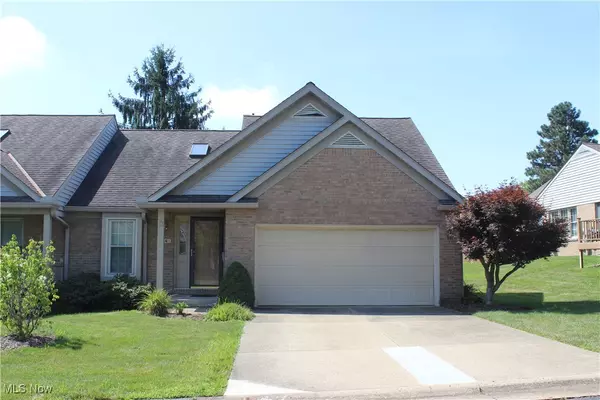 114 Ledbury CIR NE, Canton, OH 44721