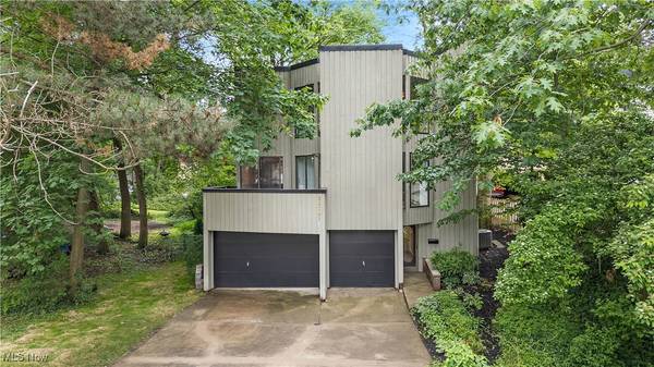 28007 Sites RD, Bay Village, OH 44140
