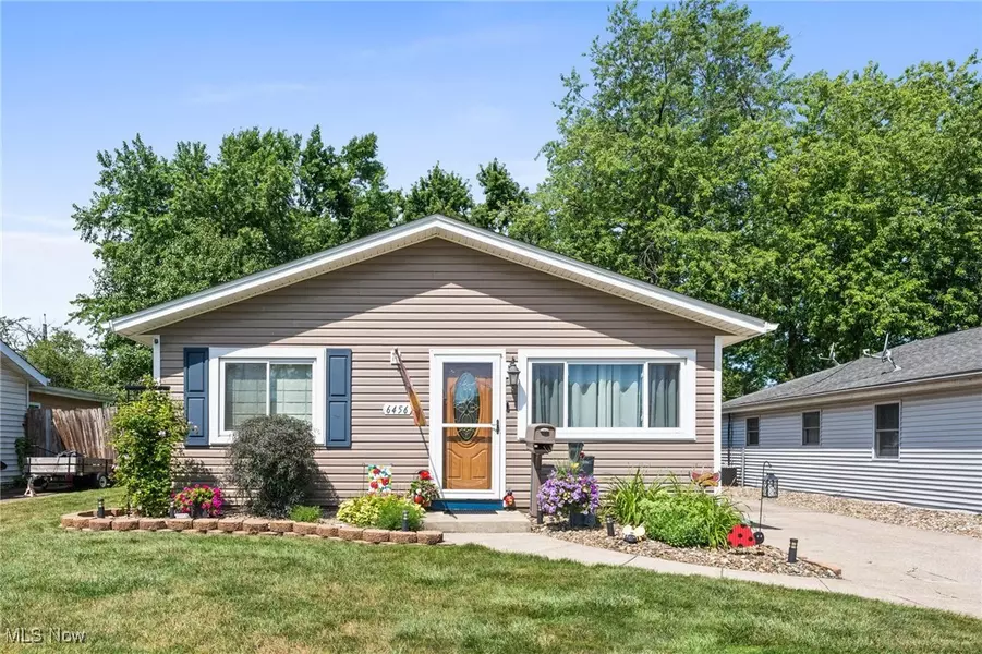 6456 Edgehurst DR, Brook Park, OH 44142