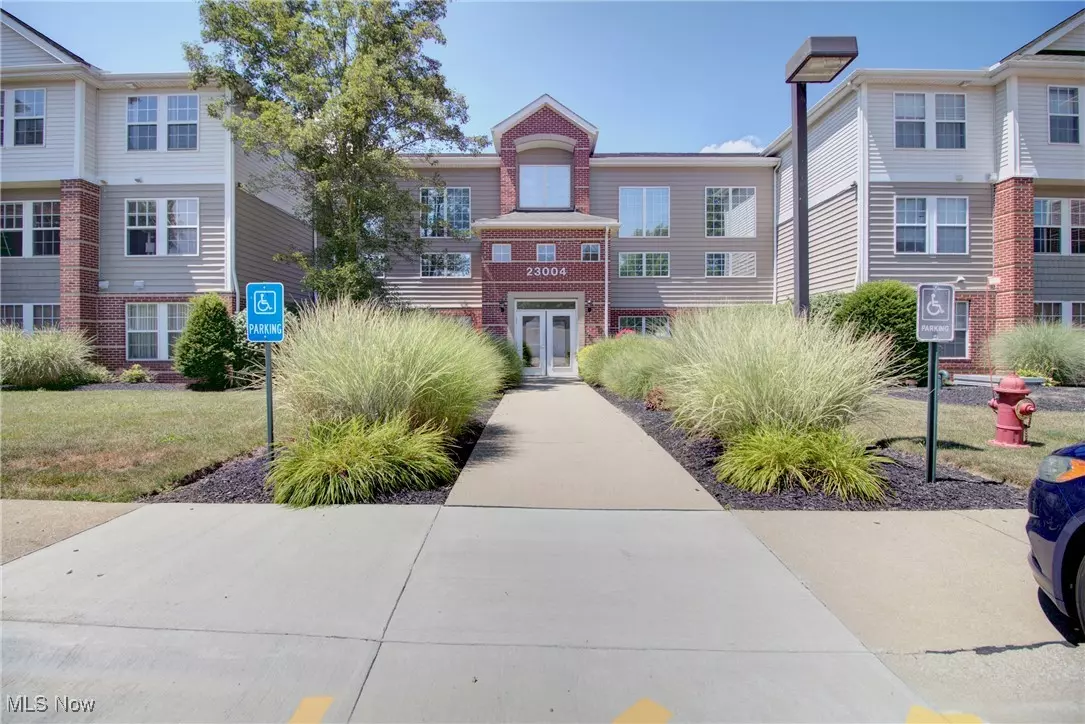 Olmsted Falls, OH 44138,23004 Chandlers LN