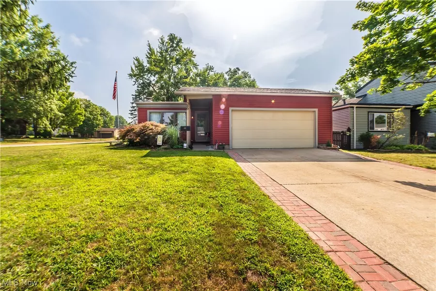 369 Big Bend CIR, Barberton, OH 44203