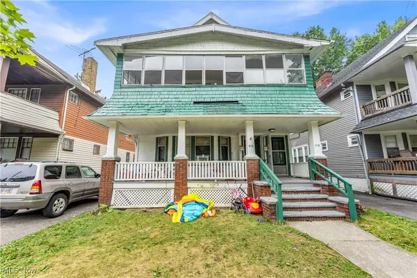 915 Helmsdale RD #3, Cleveland Heights, OH 44112