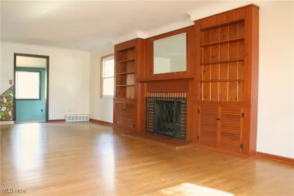 Bay Village, OH 44140,26600 Osborn RD