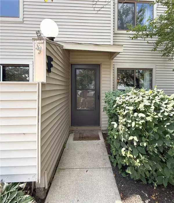 Westlake, OH 44145,1480 Cedarwood DR #21F