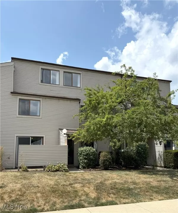 1480 Cedarwood DR #21F, Westlake, OH 44145