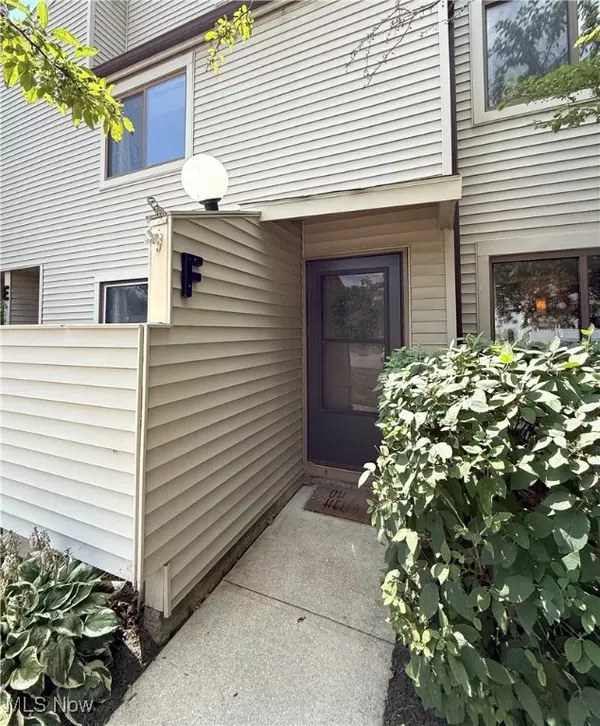 Westlake, OH 44145,1480 Cedarwood DR #21F