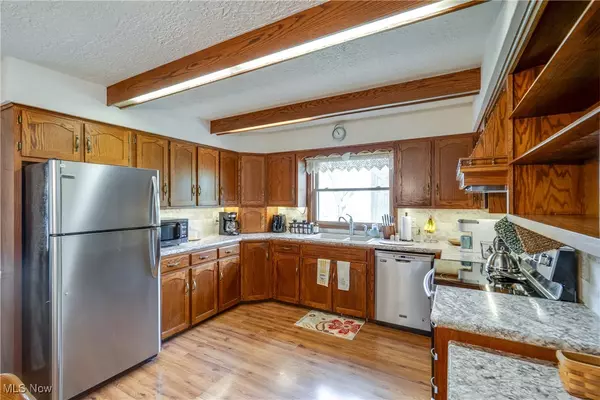 Hartville, OH 44632,10154 Carlswood AVE NE